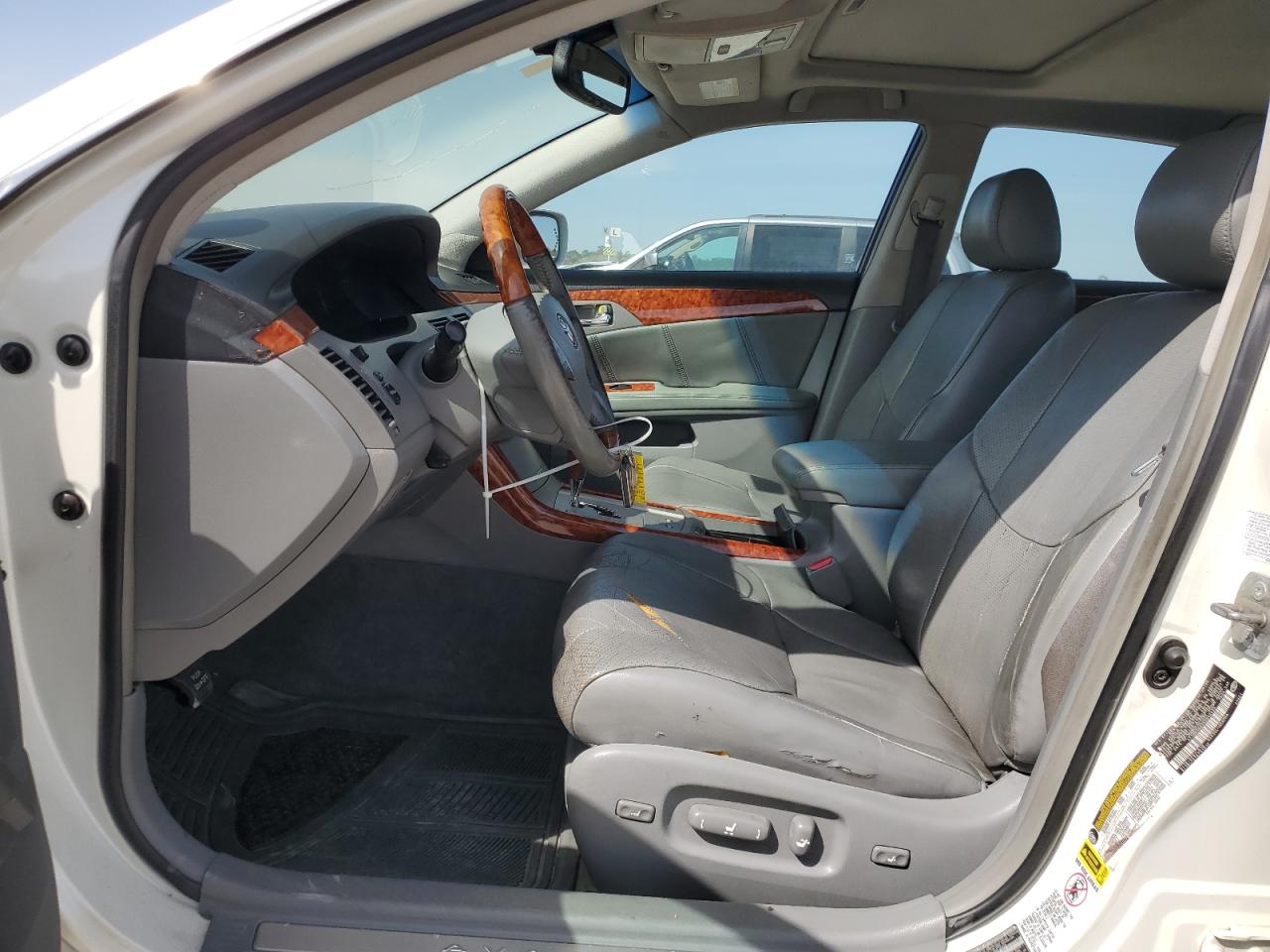 2005 Toyota Avalon - Image 7