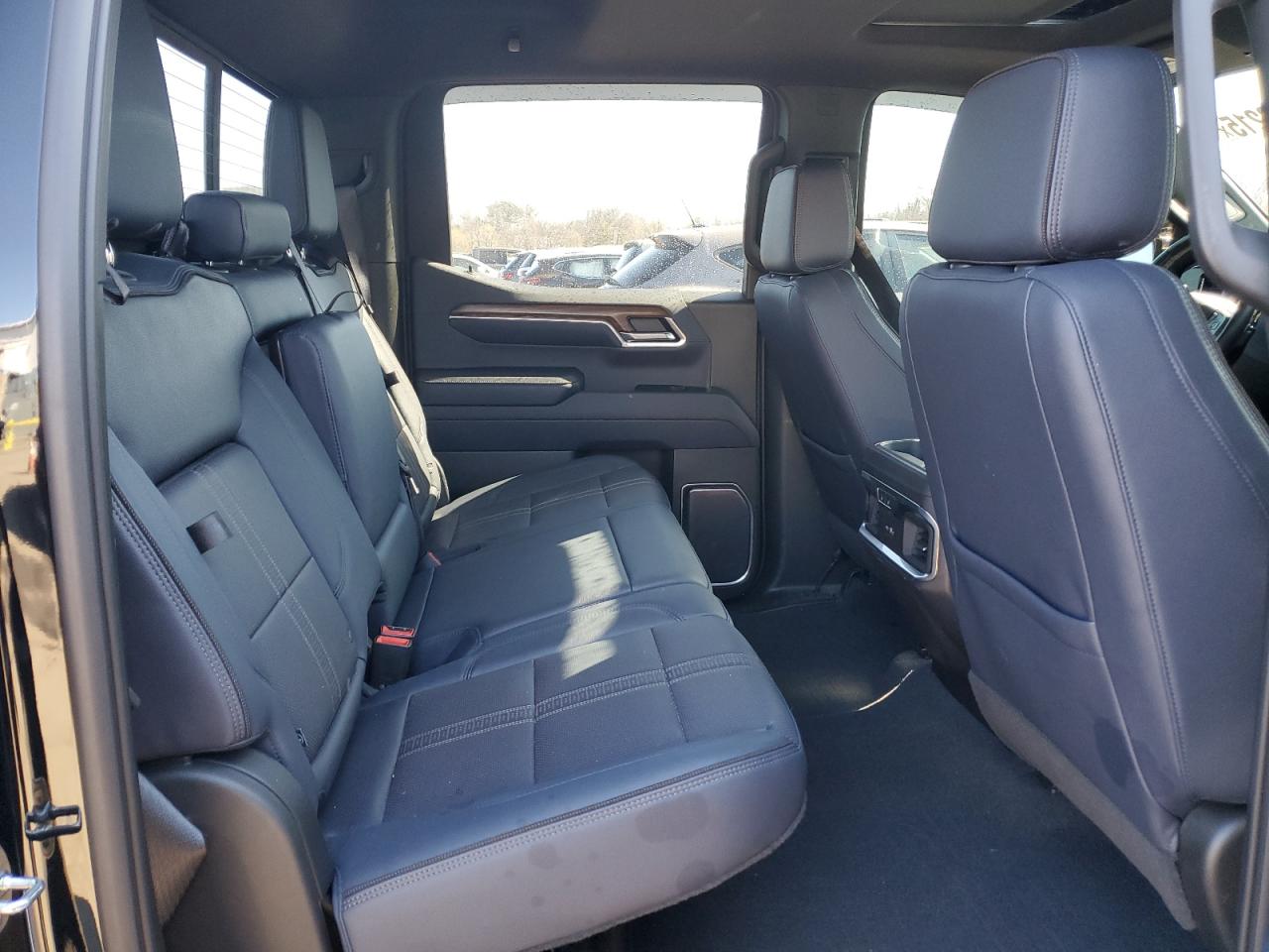 2022 Chevrolet Silverado - Image 10