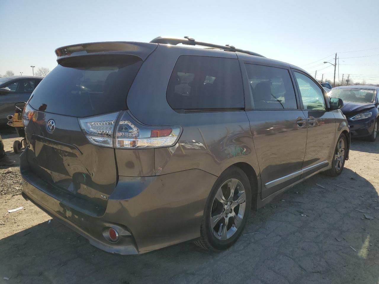 2011 Toyota Sienna - Image 3