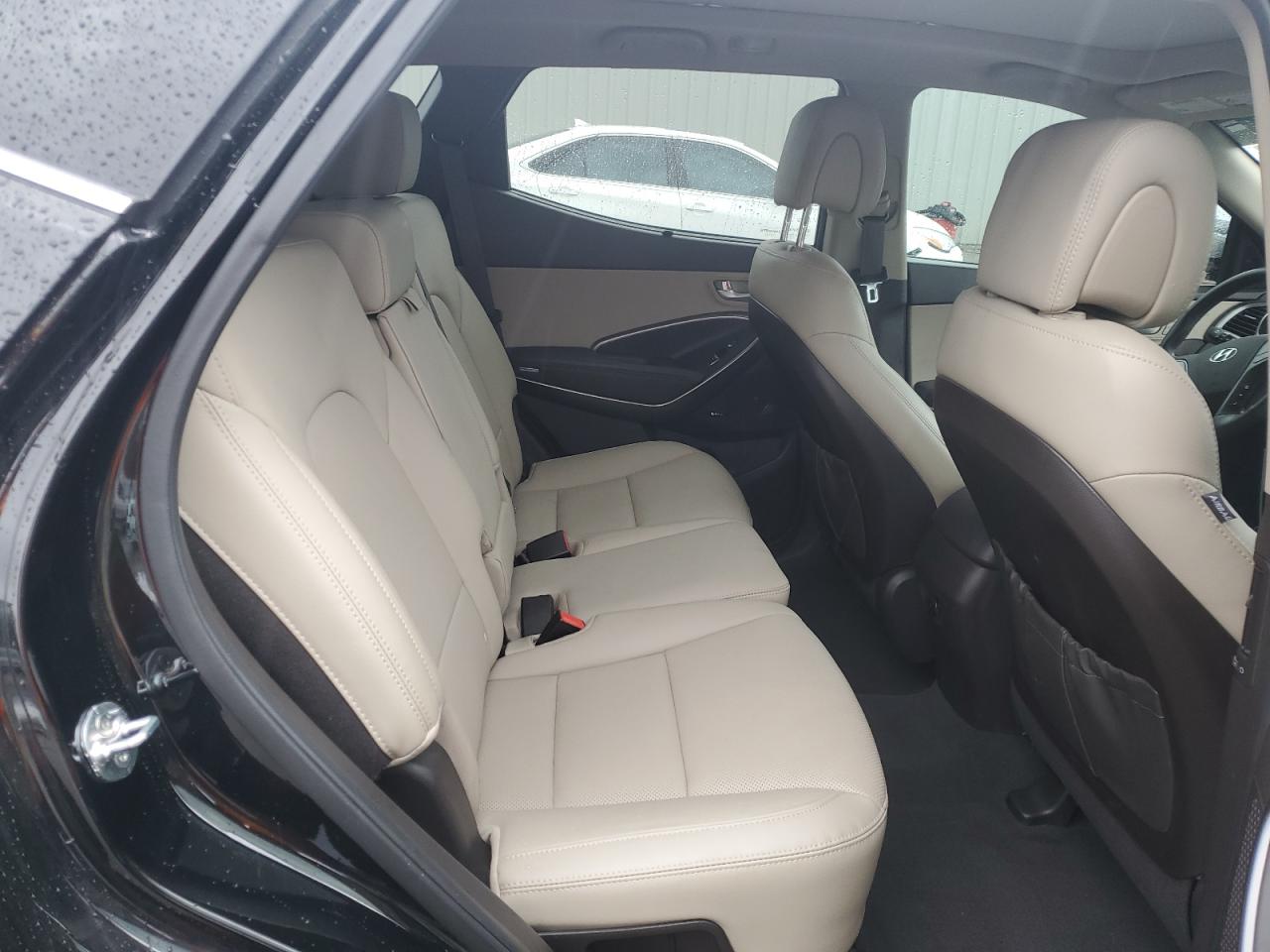 2017 Hyundai Santa Fe - Image 11
