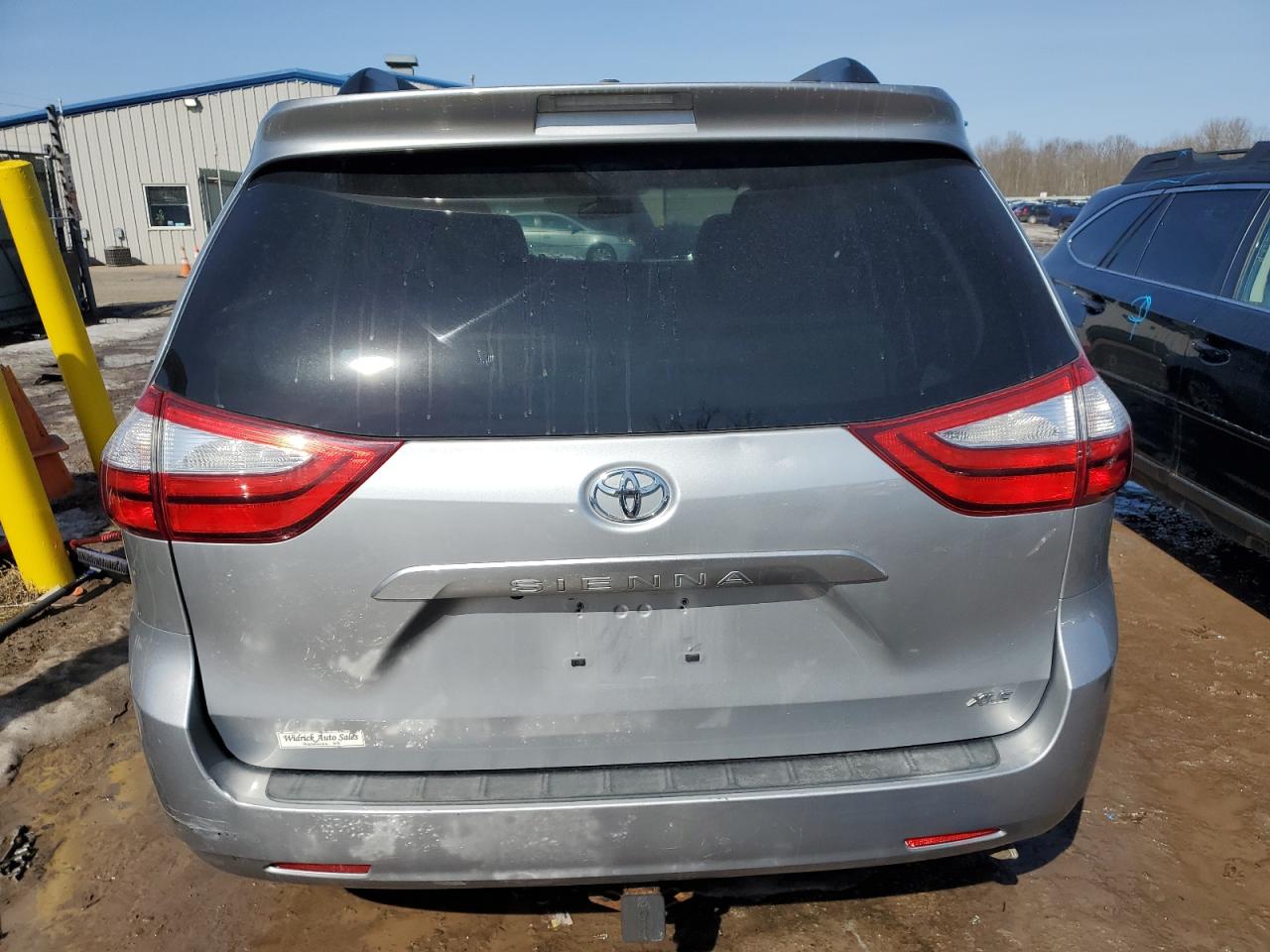 2015 Toyota Sienna - Image 6