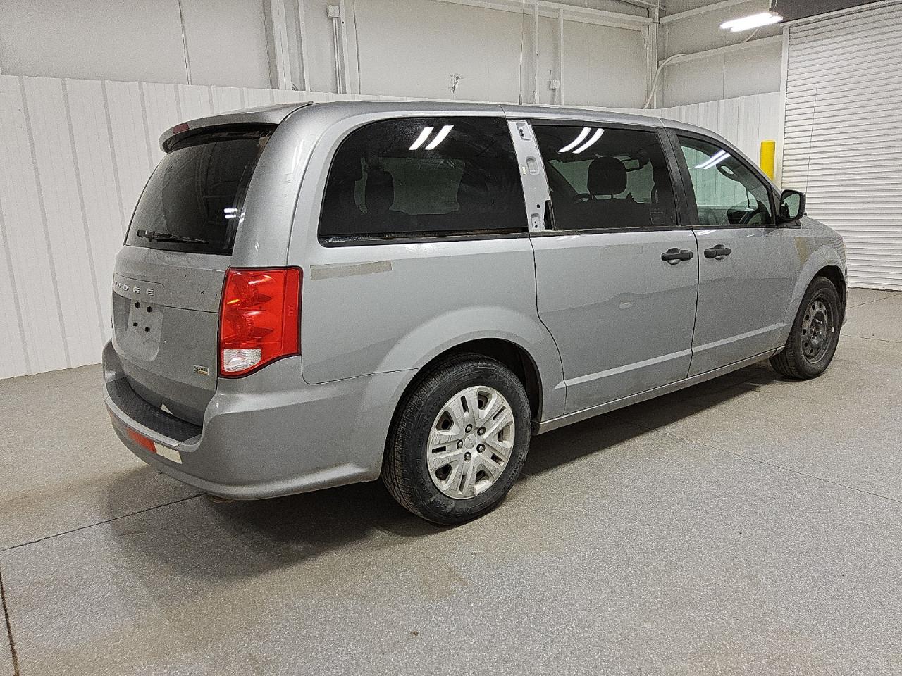 2019 Dodge Caravan - Image 3