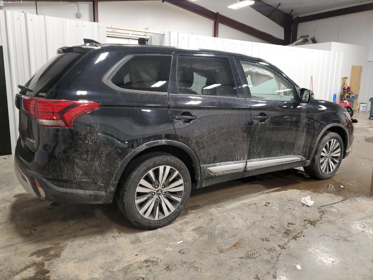 2019 Mitsubishi Outlander - Image 3