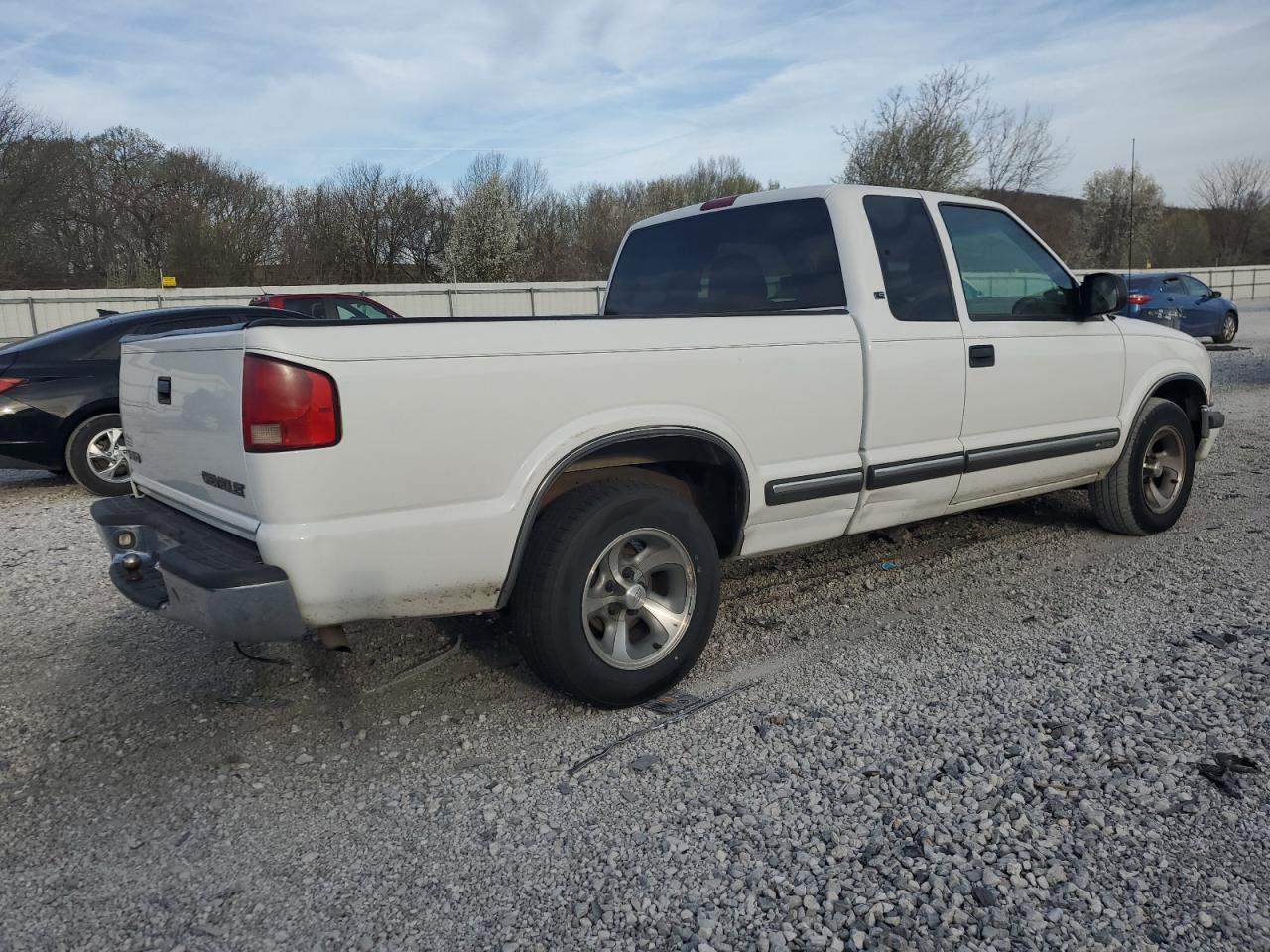 2000 Chevrolet S-10 Pickup - Image 3