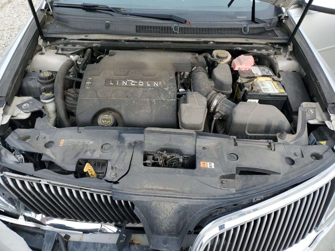 2014 Lincoln MKS - Image 11