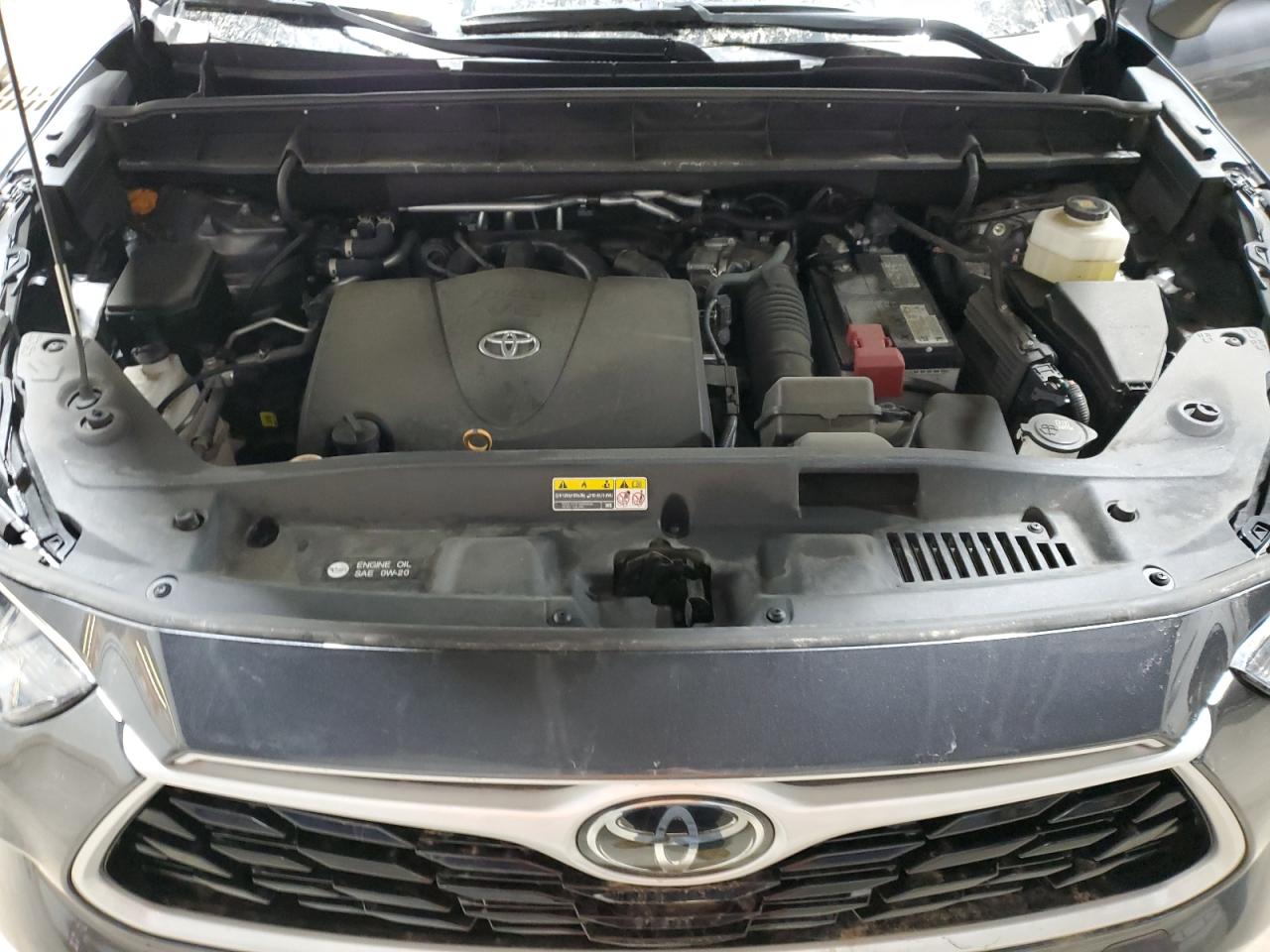 2022 Toyota Highlander - Image 14