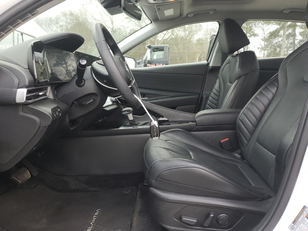 2023 Hyundai Elantra - Image 7