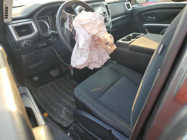  NISSAN TITAN 2017 Szary