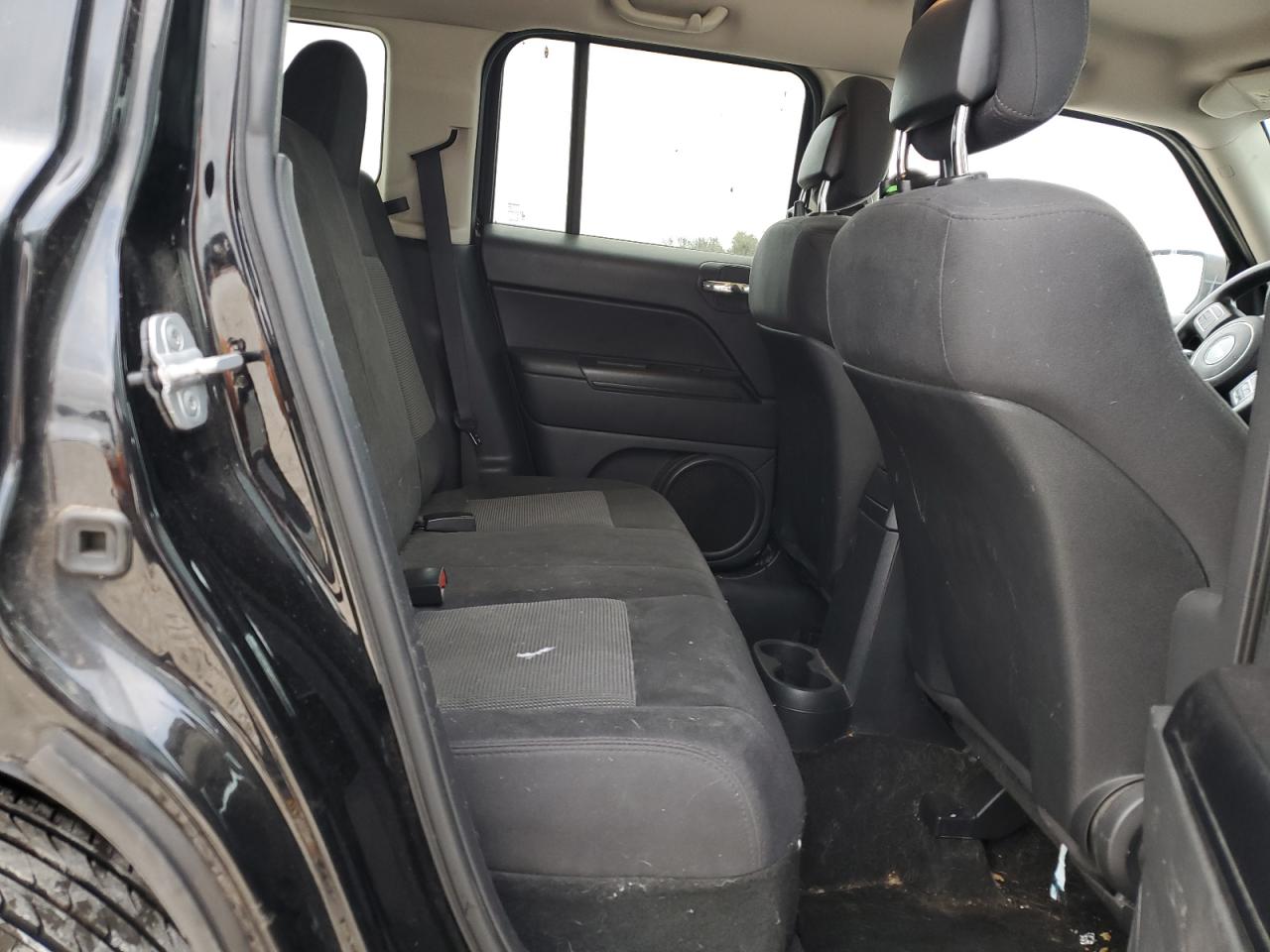 2012 Jeep Liberty (Patriot) - Image 12