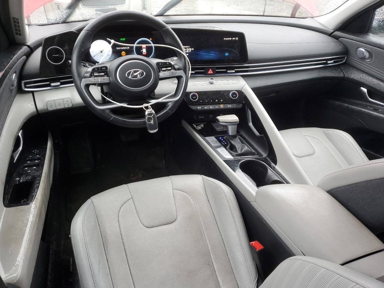2023 Hyundai Elantra - Image 8