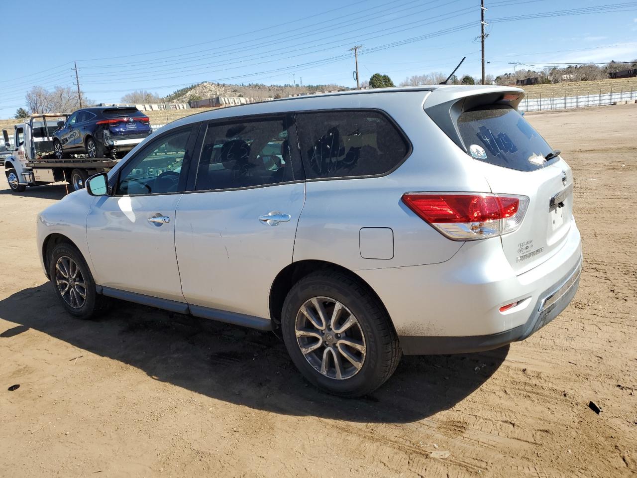 2013 Nissan Pathfinder - Image 2