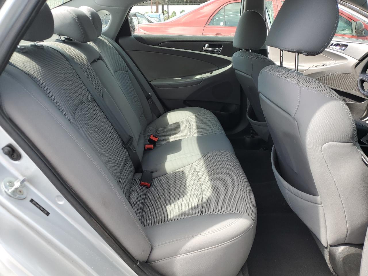 2012 Hyundai Sonata - Image 10