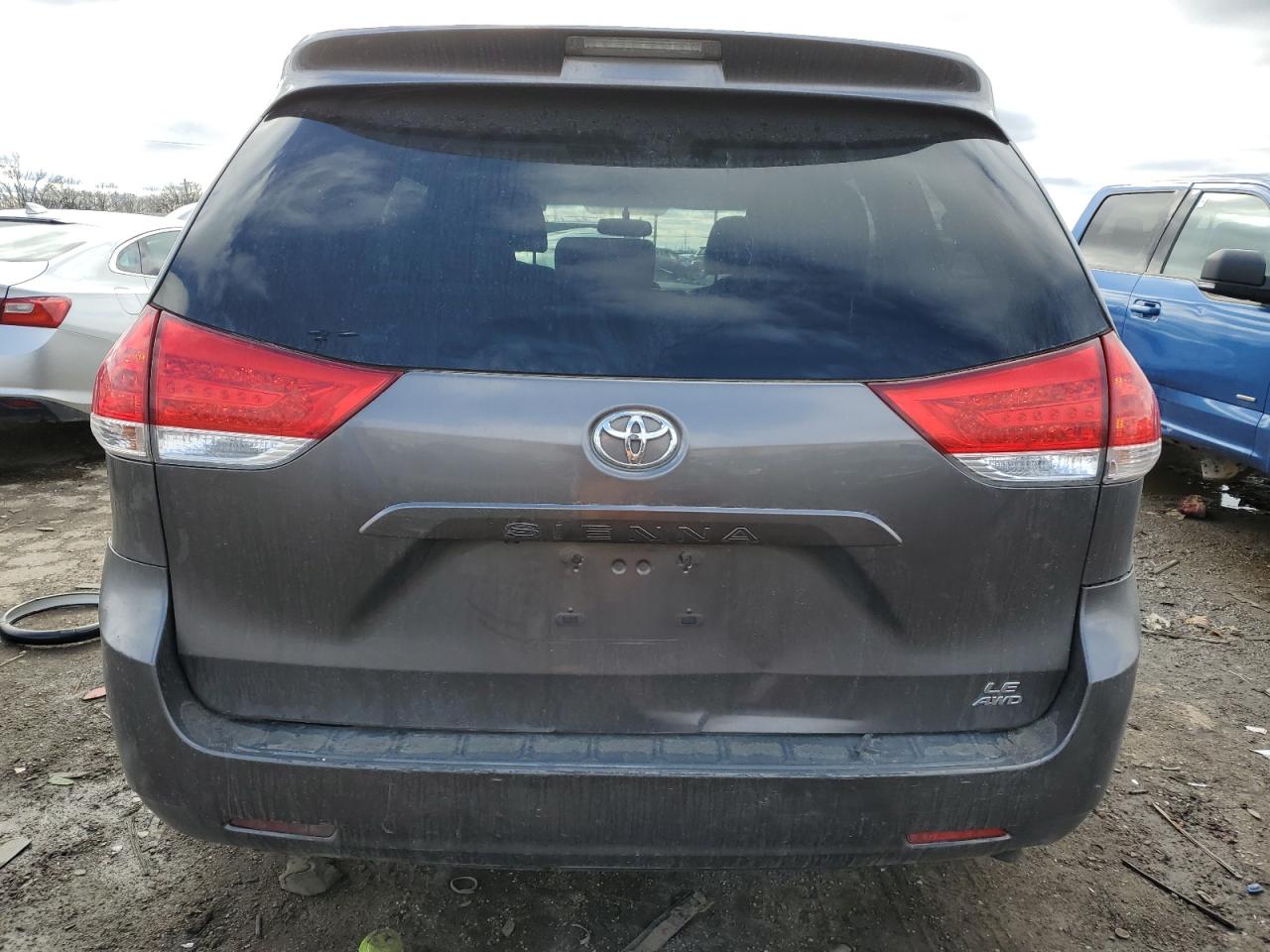 2014 Toyota Sienna - Image 6
