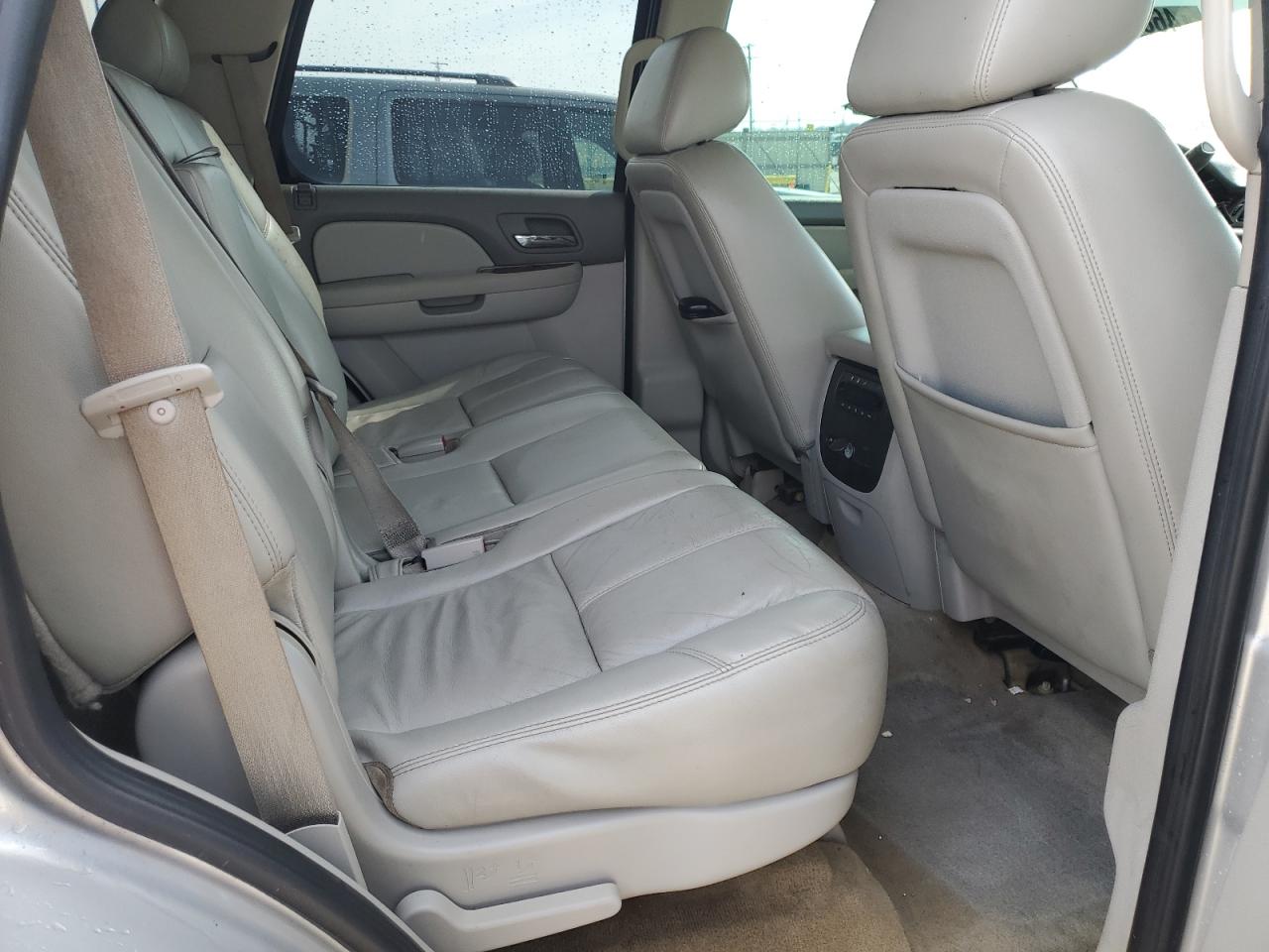 2010 Chevrolet Tahoe - Image 11