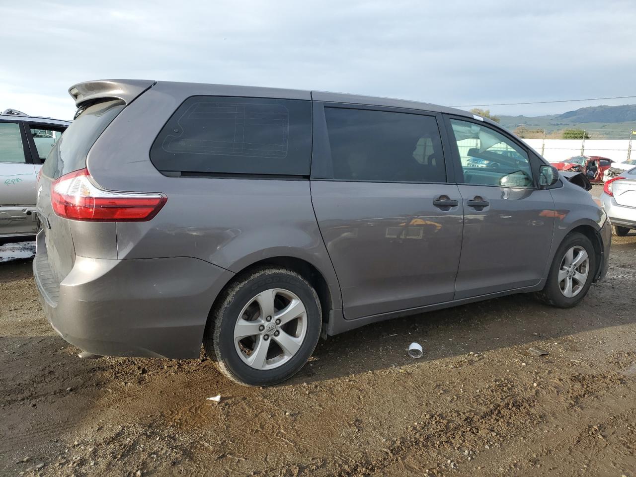2015 Toyota Sienna - Image 3