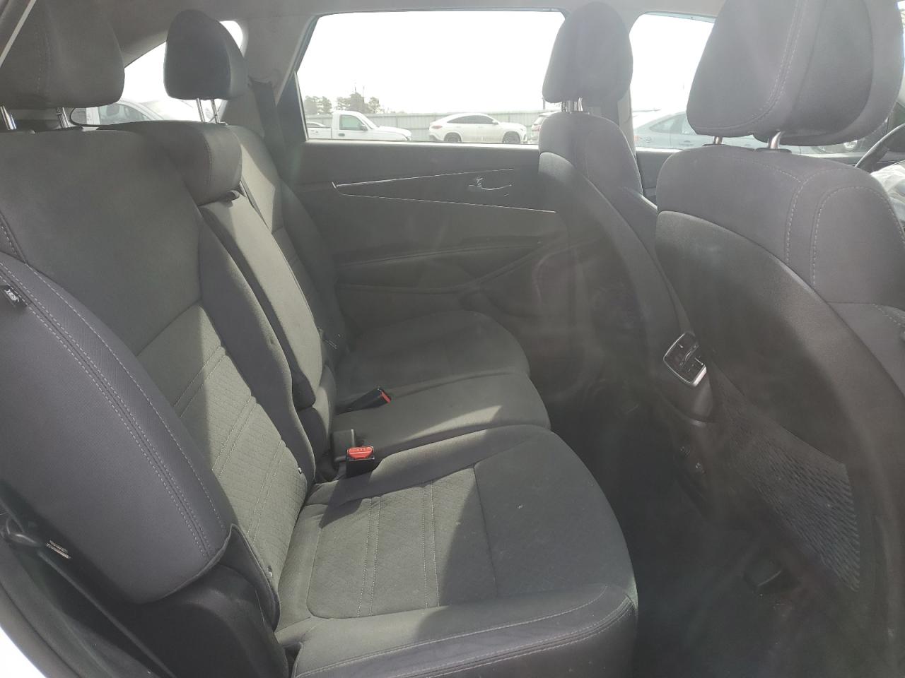 2016 Kia Sorento - Image 11
