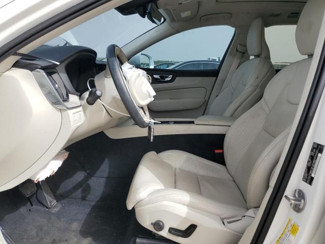  VOLVO XC60 B5 IN 2022 Biały