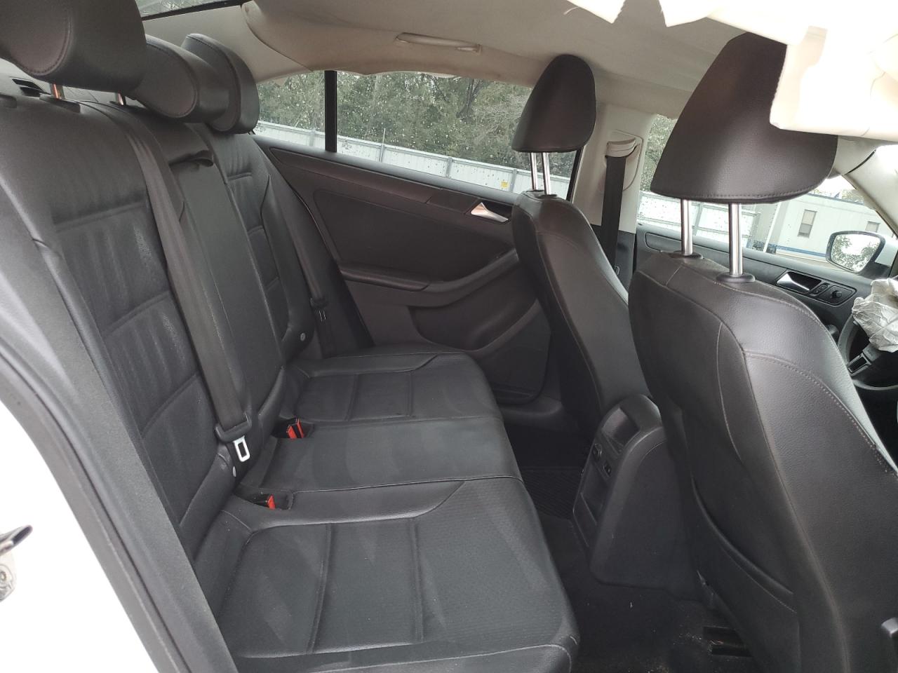 2014 Volkswagen Jetta - Image 10