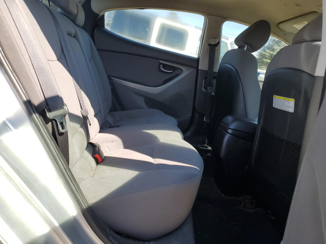 2014 Hyundai Elantra - Image 10