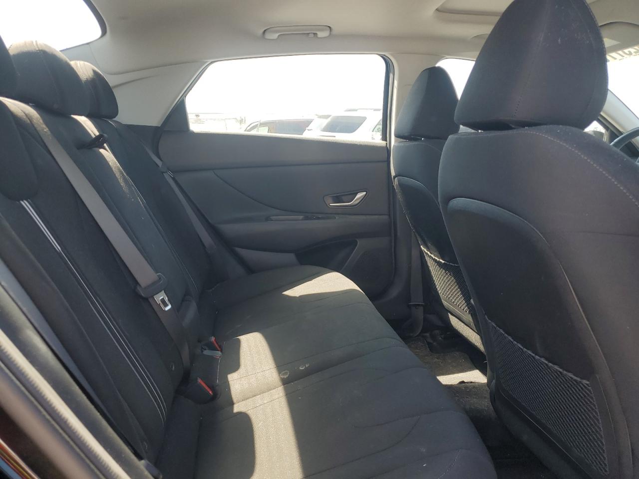 2022 Hyundai Elantra - Image 10