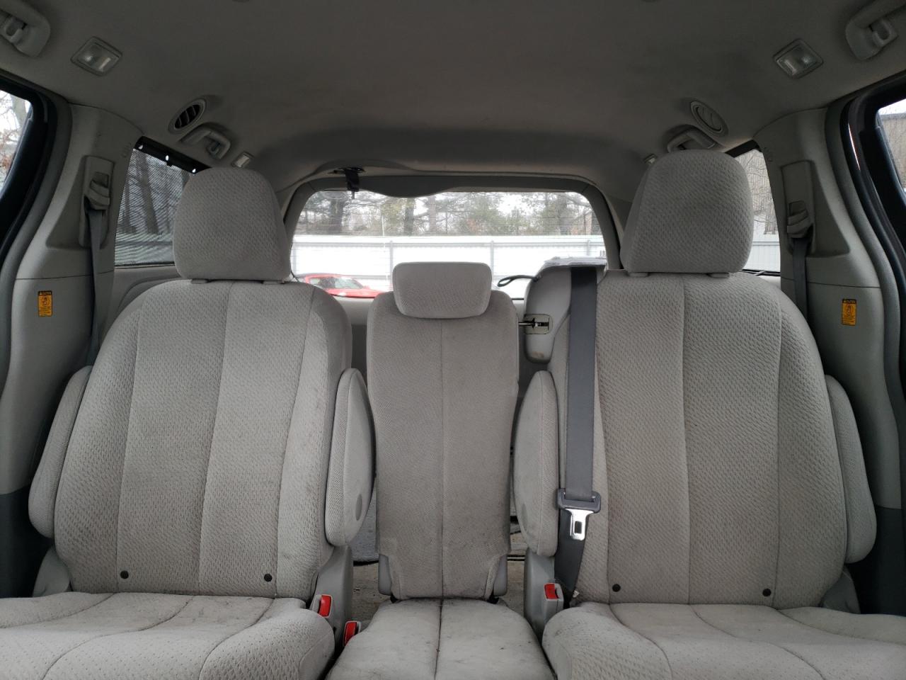 2012 Toyota Sienna - Image 10