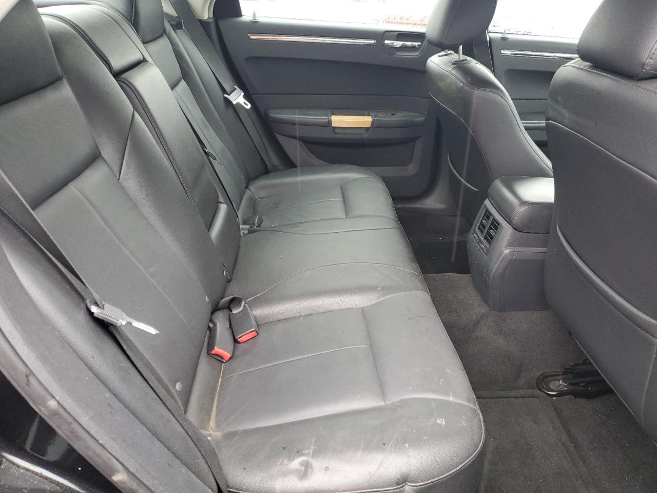 2008 Chrysler 300 - Image 10