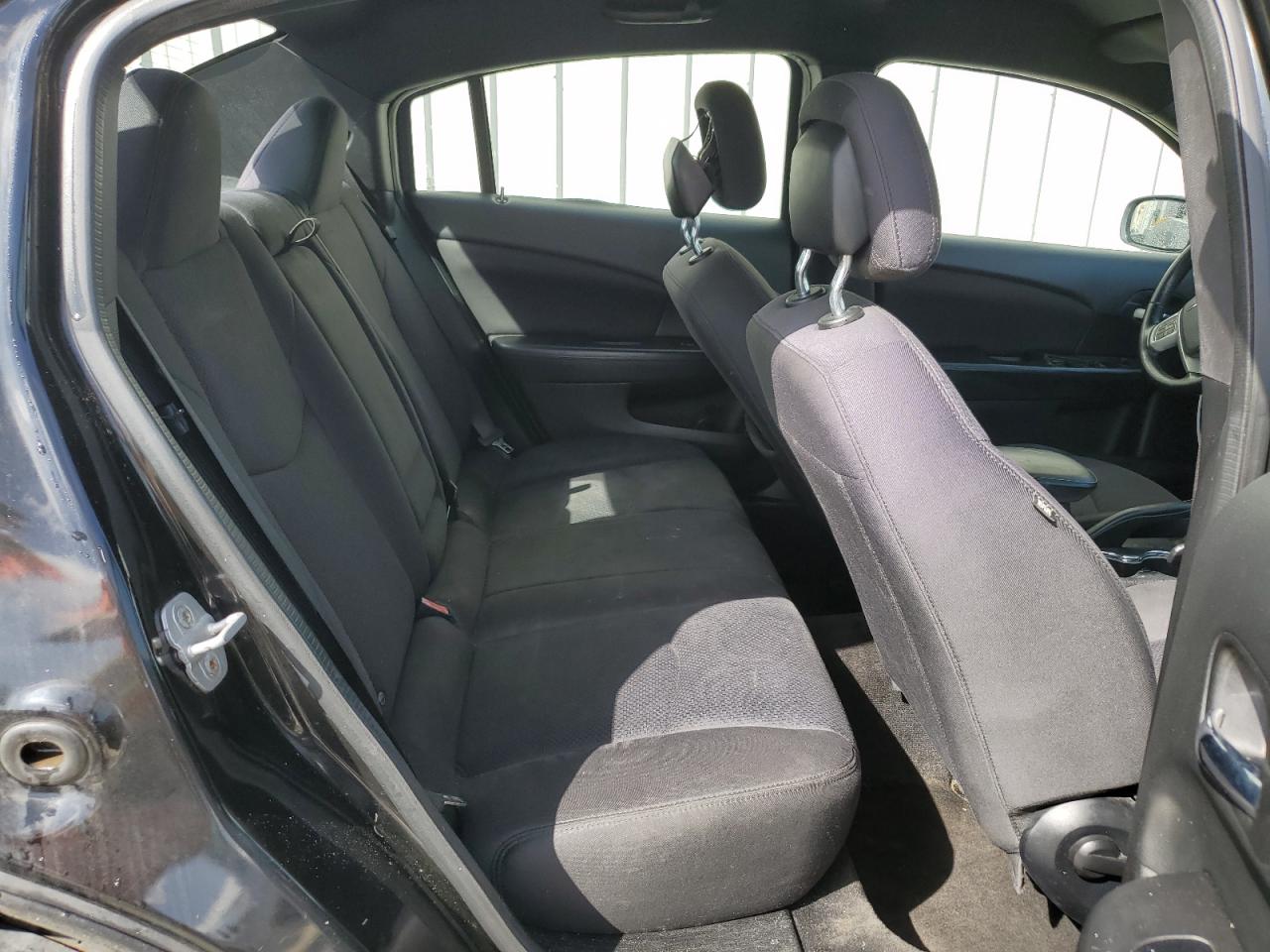 2013 Chrysler 200 - Image 10