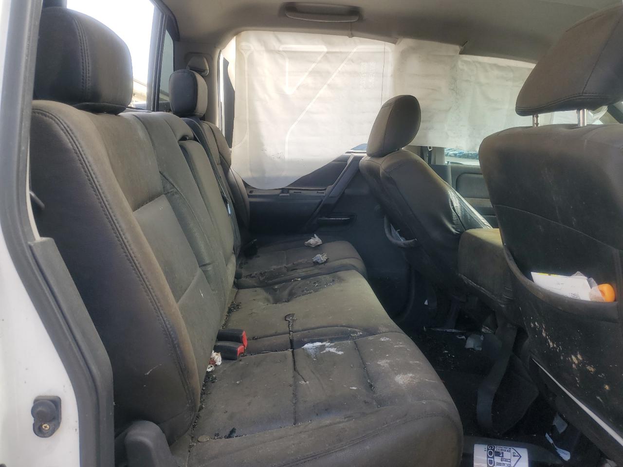 2010 Nissan Titan - Image 10
