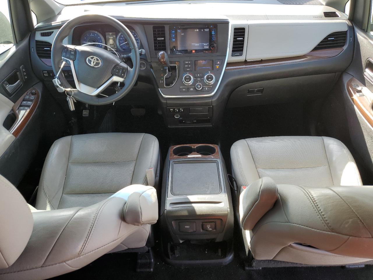 2016 Toyota Sienna - Image 8