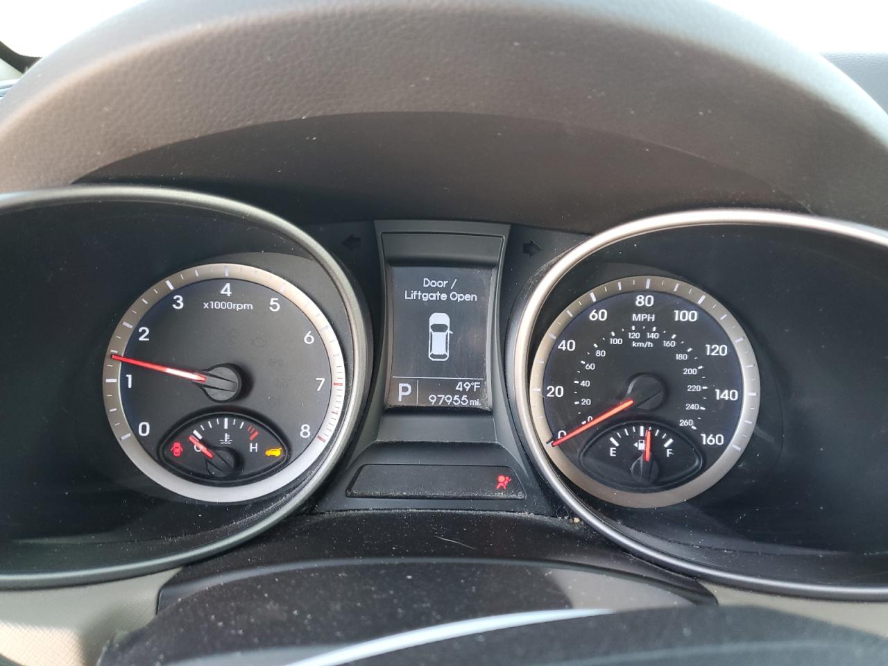 2016 Hyundai Santa Fe - Image 9