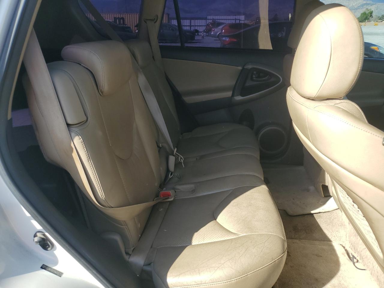 2010 Toyota RAV 4 - Image 11