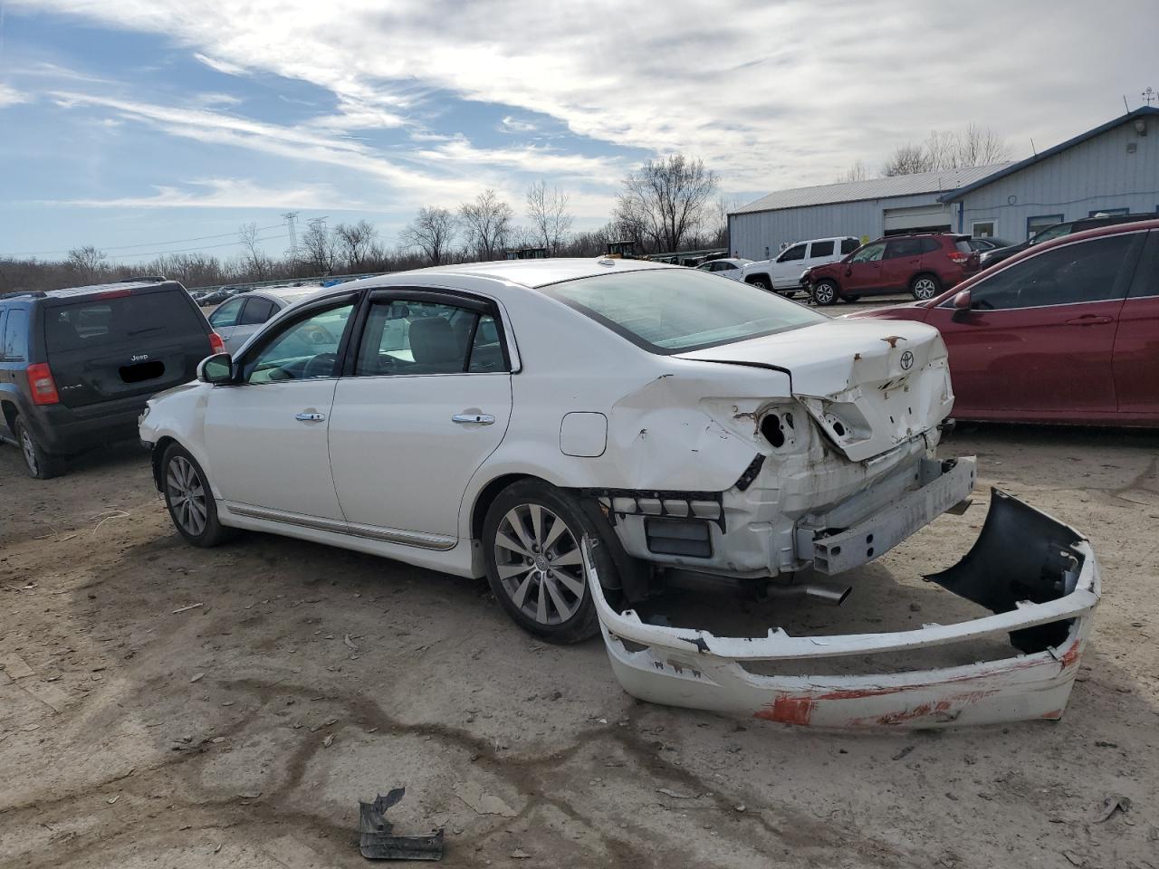 2011 Toyota Avalon - Image 2