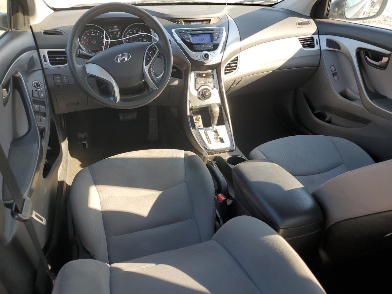 2013 Hyundai Elantra - Image 8