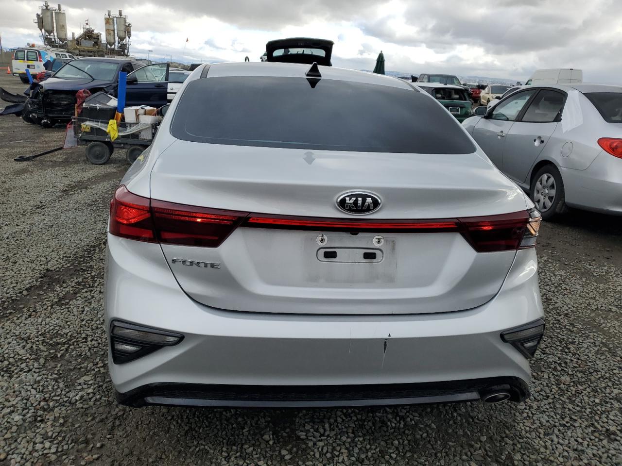 2021 Kia Forte - Image 6