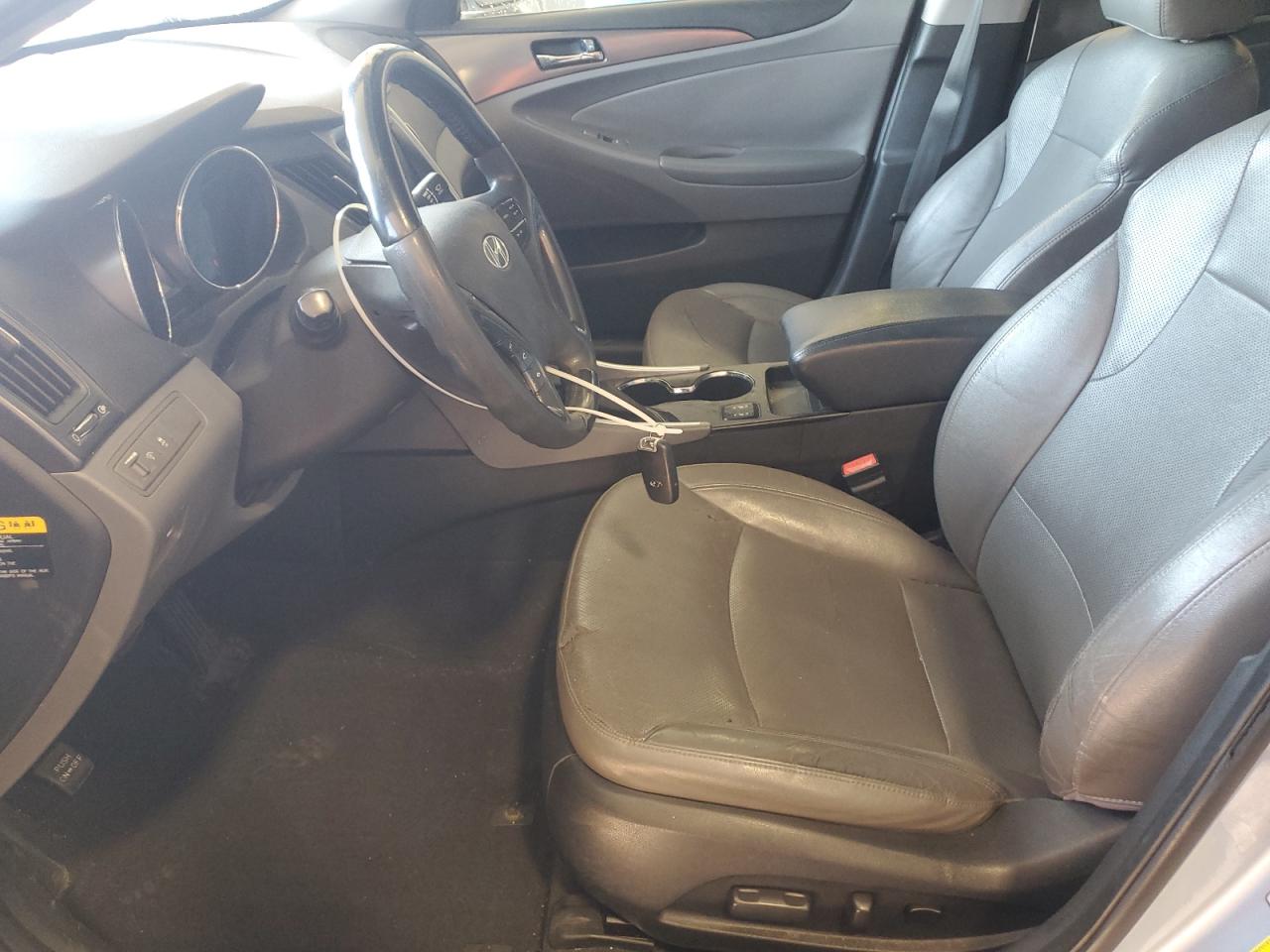 2011 Hyundai Sonata - Image 7