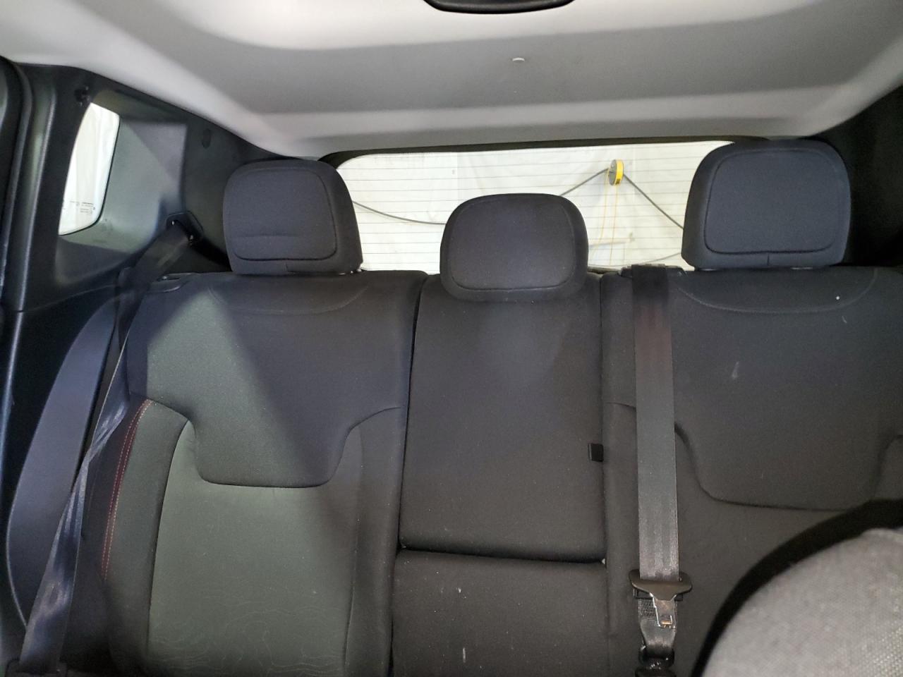 2017 Jeep Renegade - Image 10