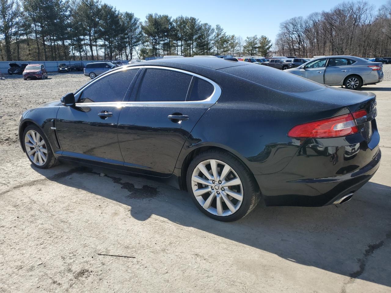 2010 Jaguar XF - Image 2