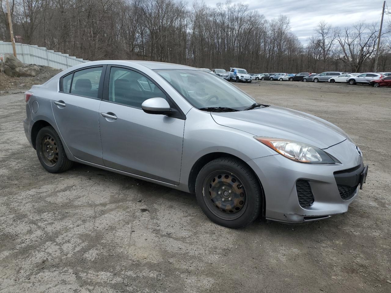 2013 Mazda 3 - Image 4