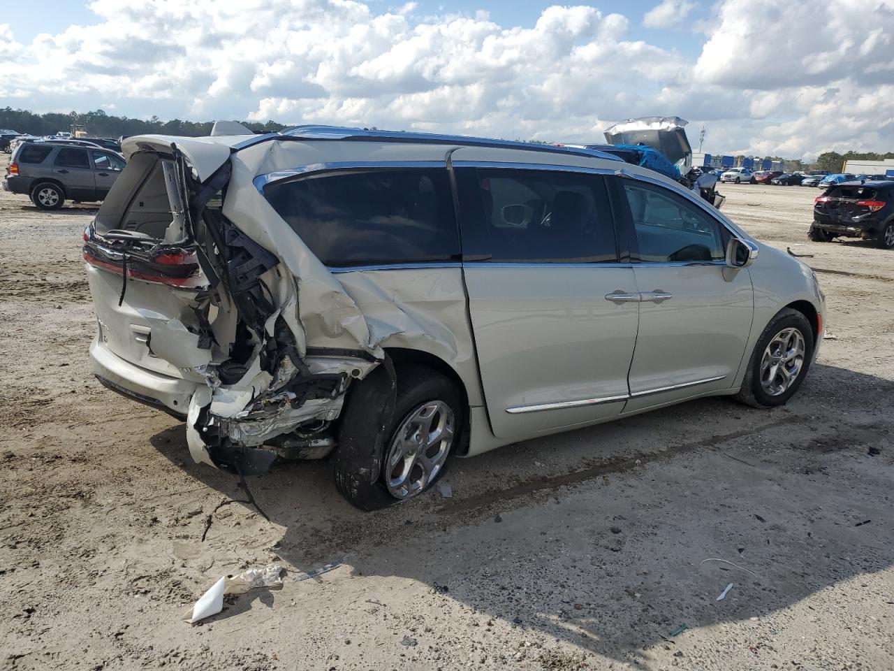 2021 Chrysler Pacifica - Image 3