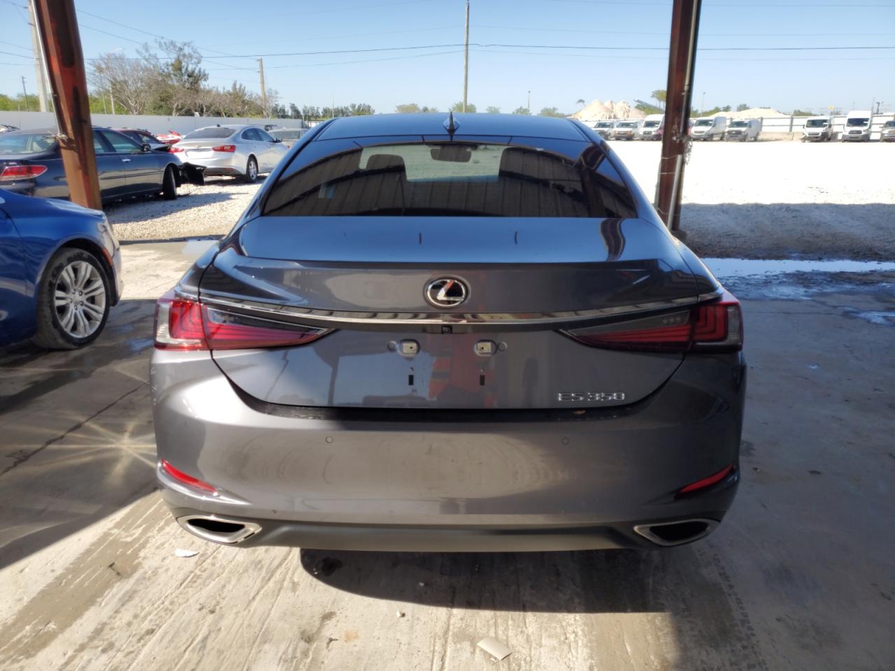 2021 Lexus ES - Image 6