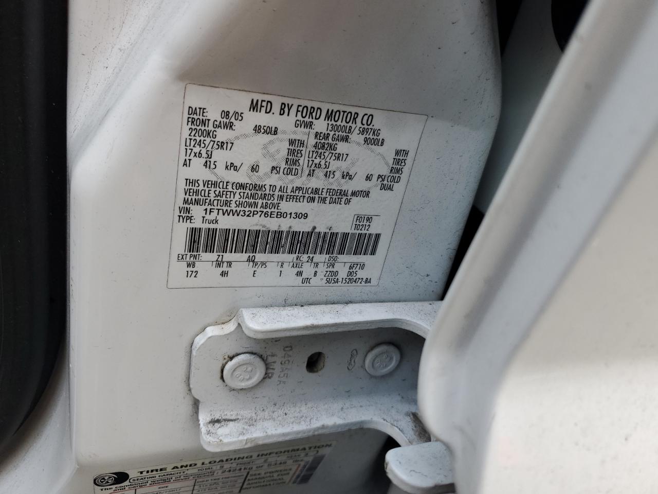 2006 Ford F350 - Image 13