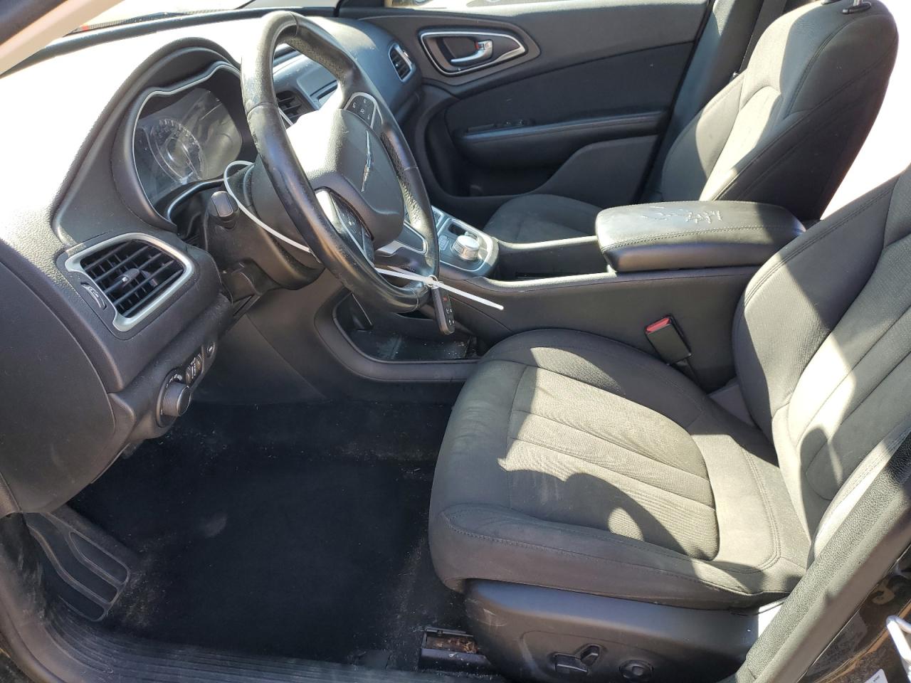 2015 Chrysler 200 - Image 7