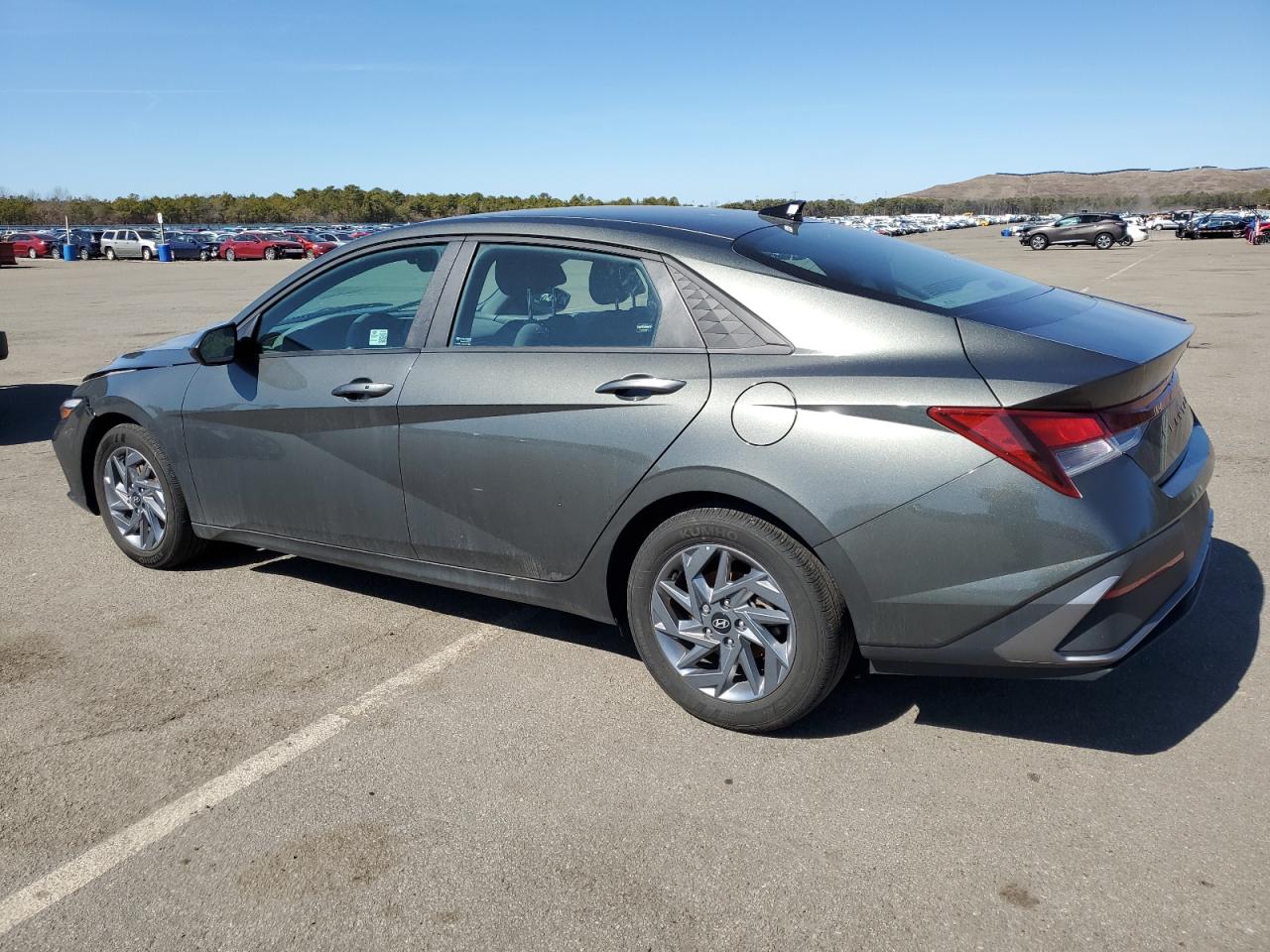 2024 Hyundai Elantra - Image 2