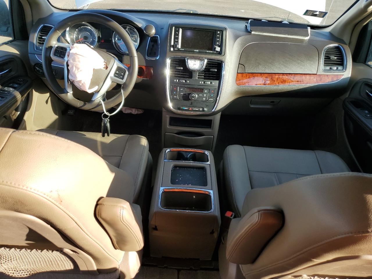 2016 Chrysler Town & Country - Image 8