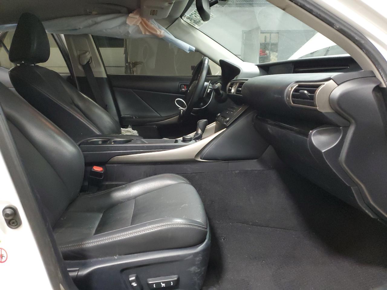 2015 Lexus IS - Image 7