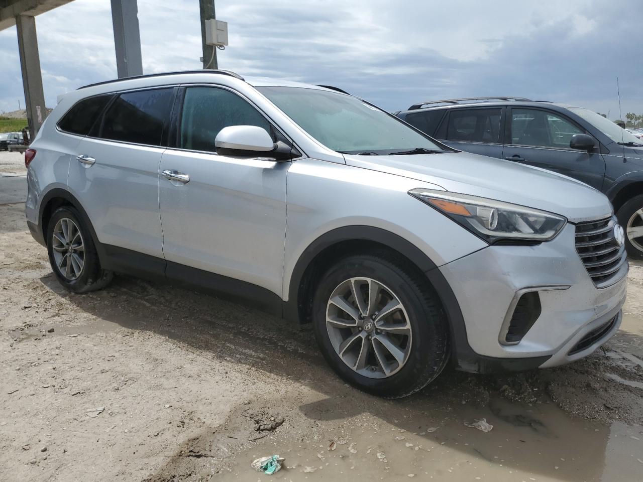 2017 Hyundai Santa Fe - Image 4