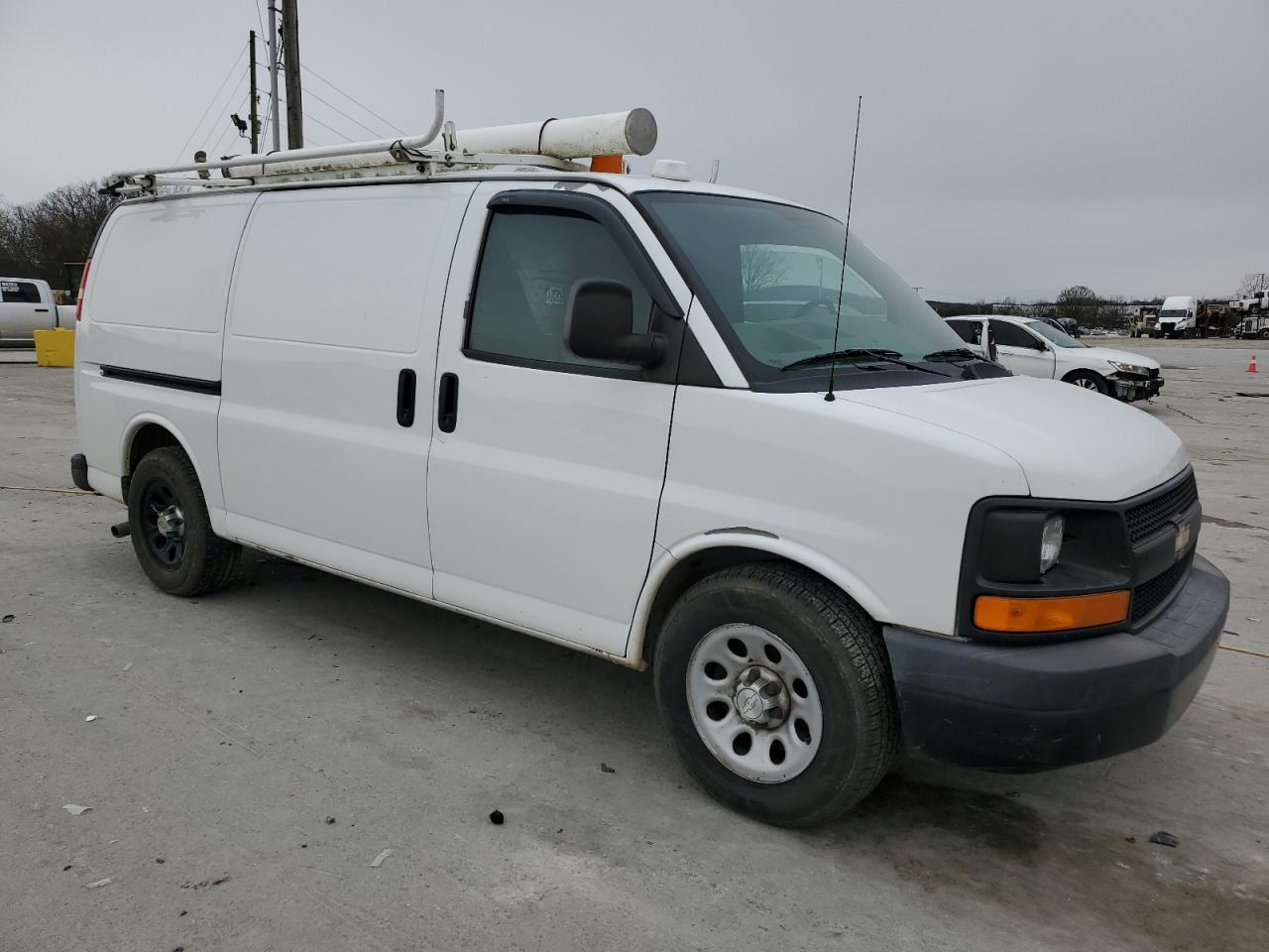 2011 Chevrolet Express - Image 4