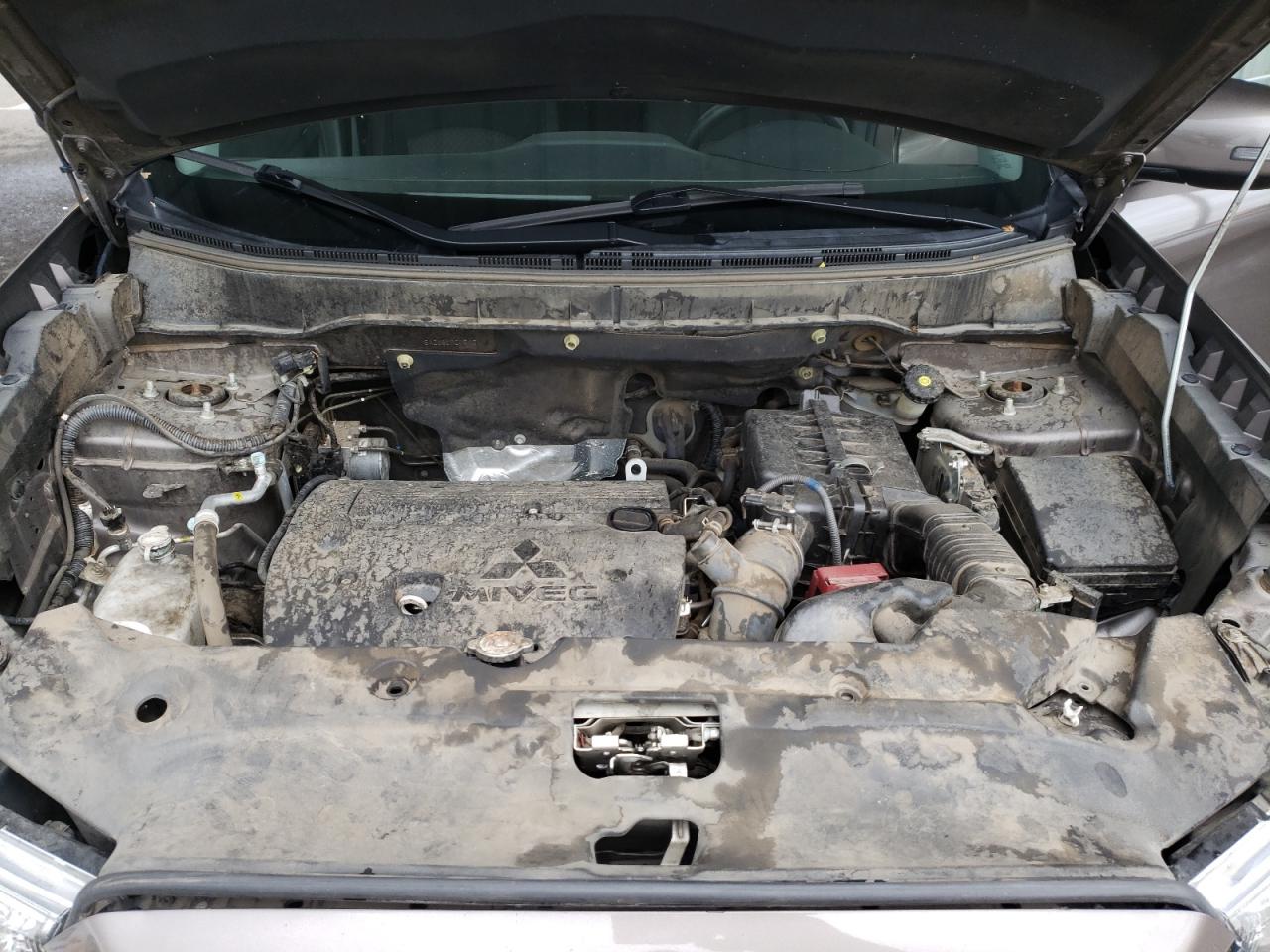 2018 Mitsubishi Outlander - Image 14