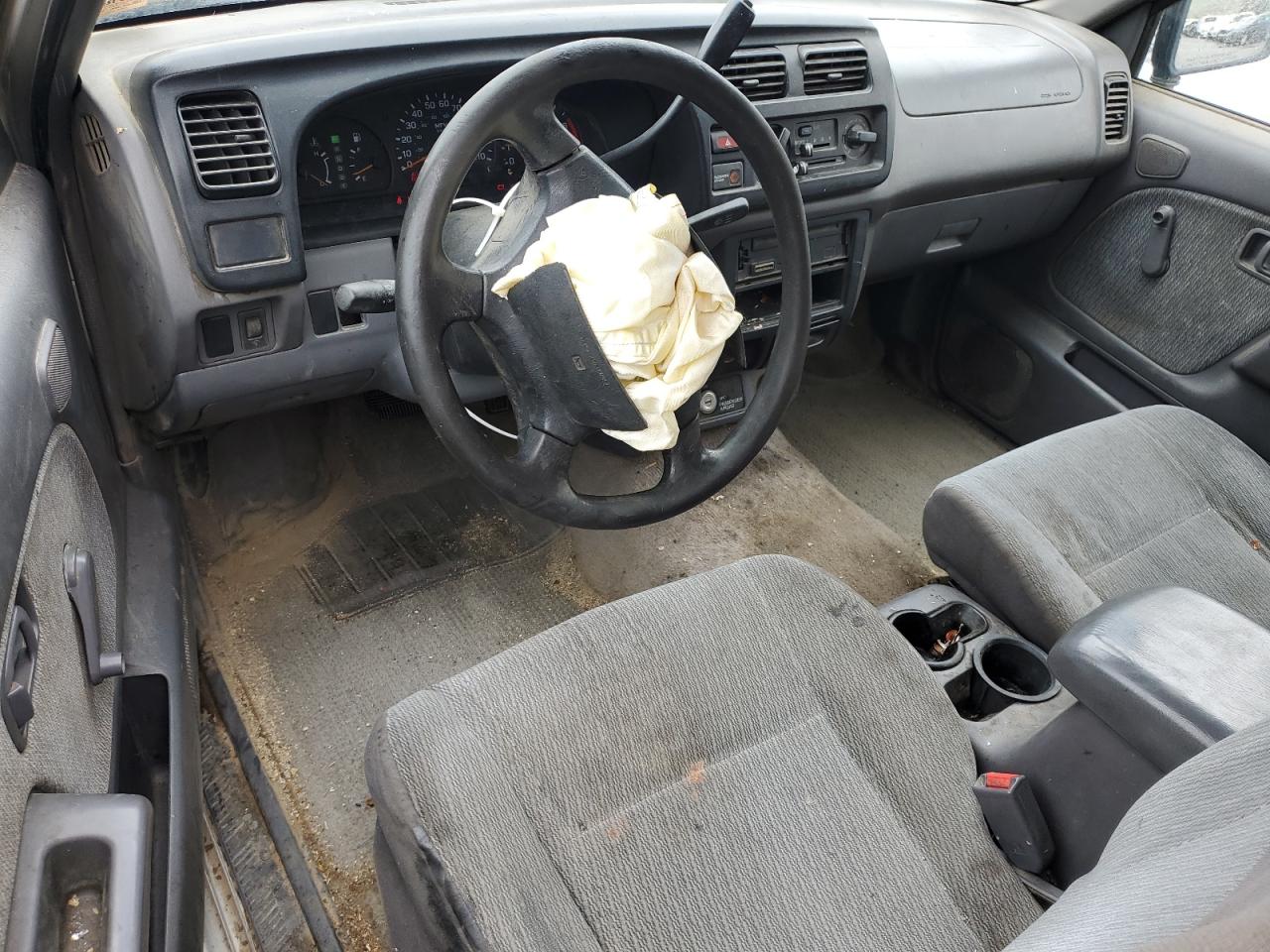 1999 Nissan Navara (Frontier) - Image 8