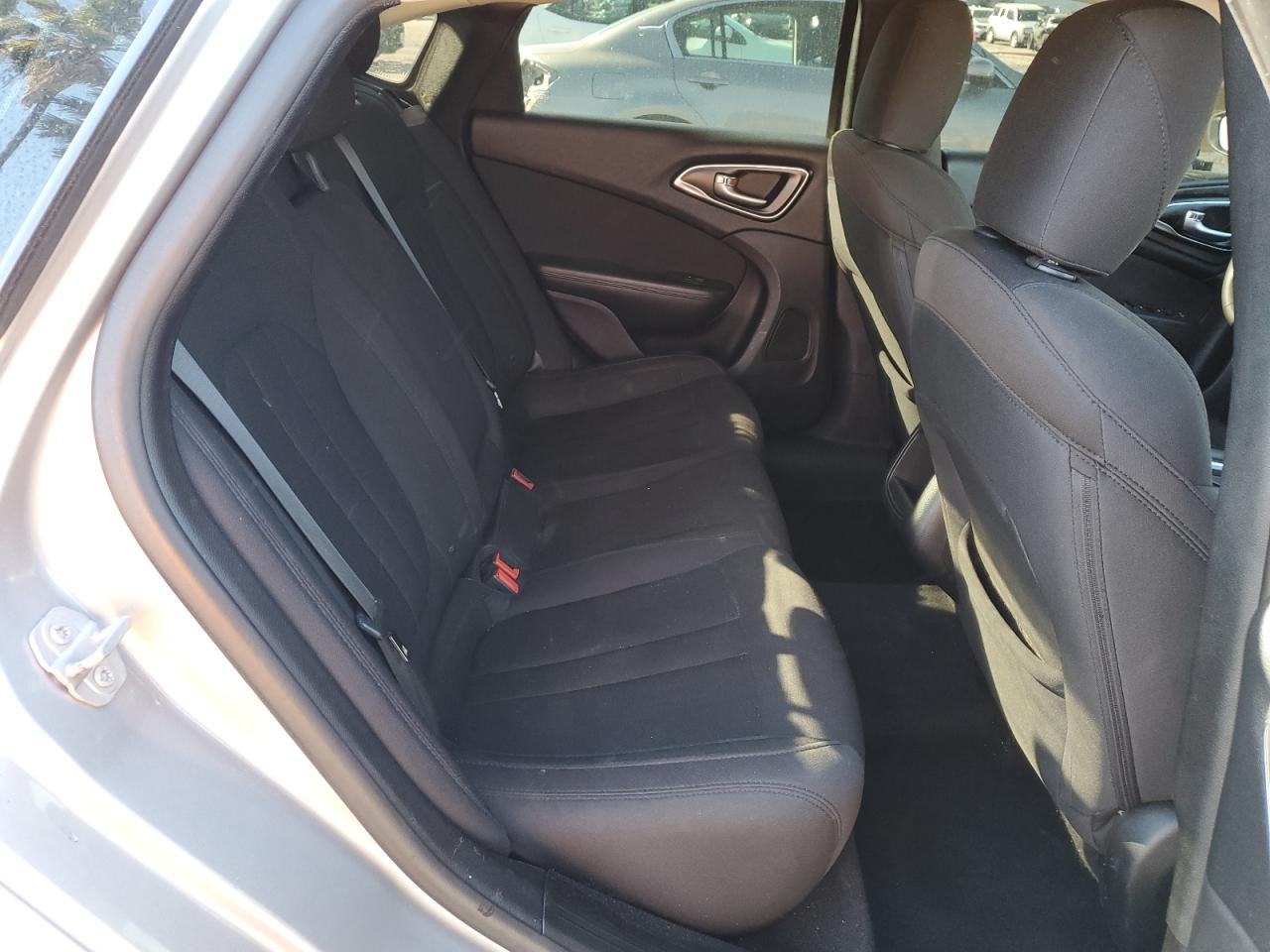 2016 Chrysler 200 - Image 11